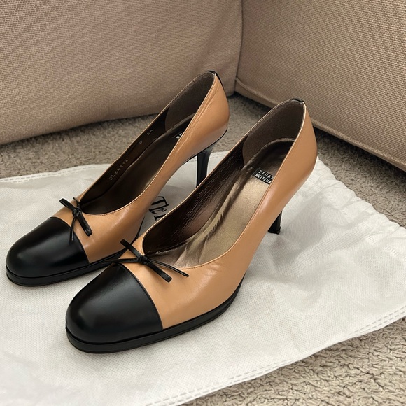 Stuart Weitzman round toe pumps • size 8 - Picture 1 of 7